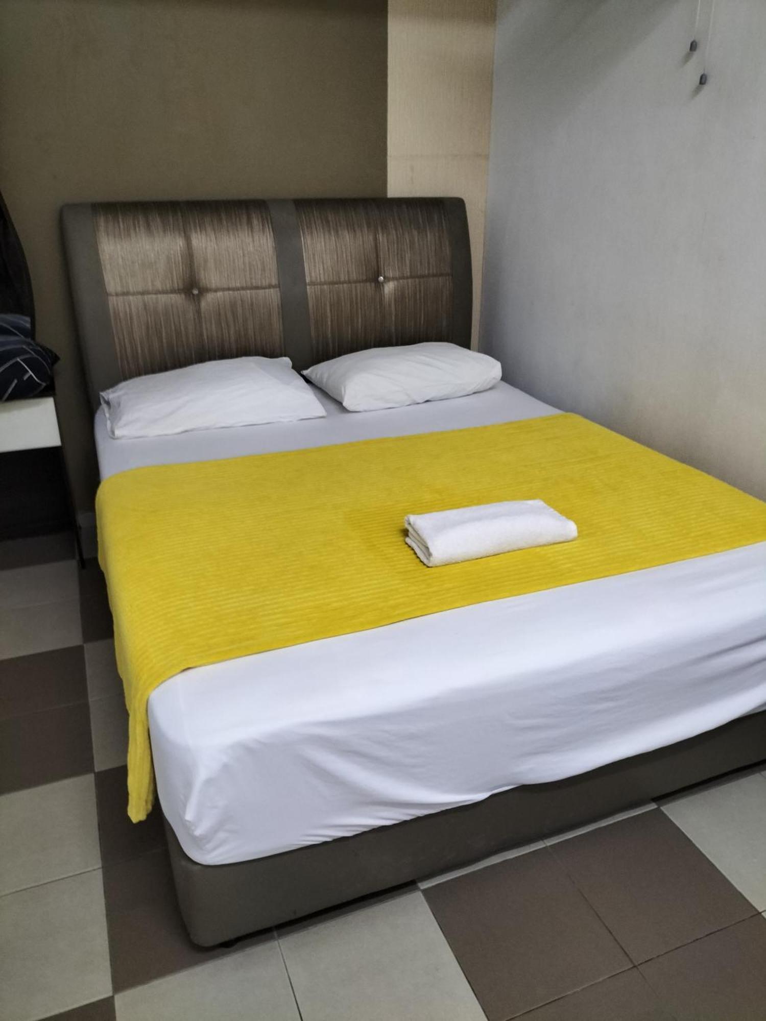 Ulfah Hotel Мерсинг Екстериор снимка