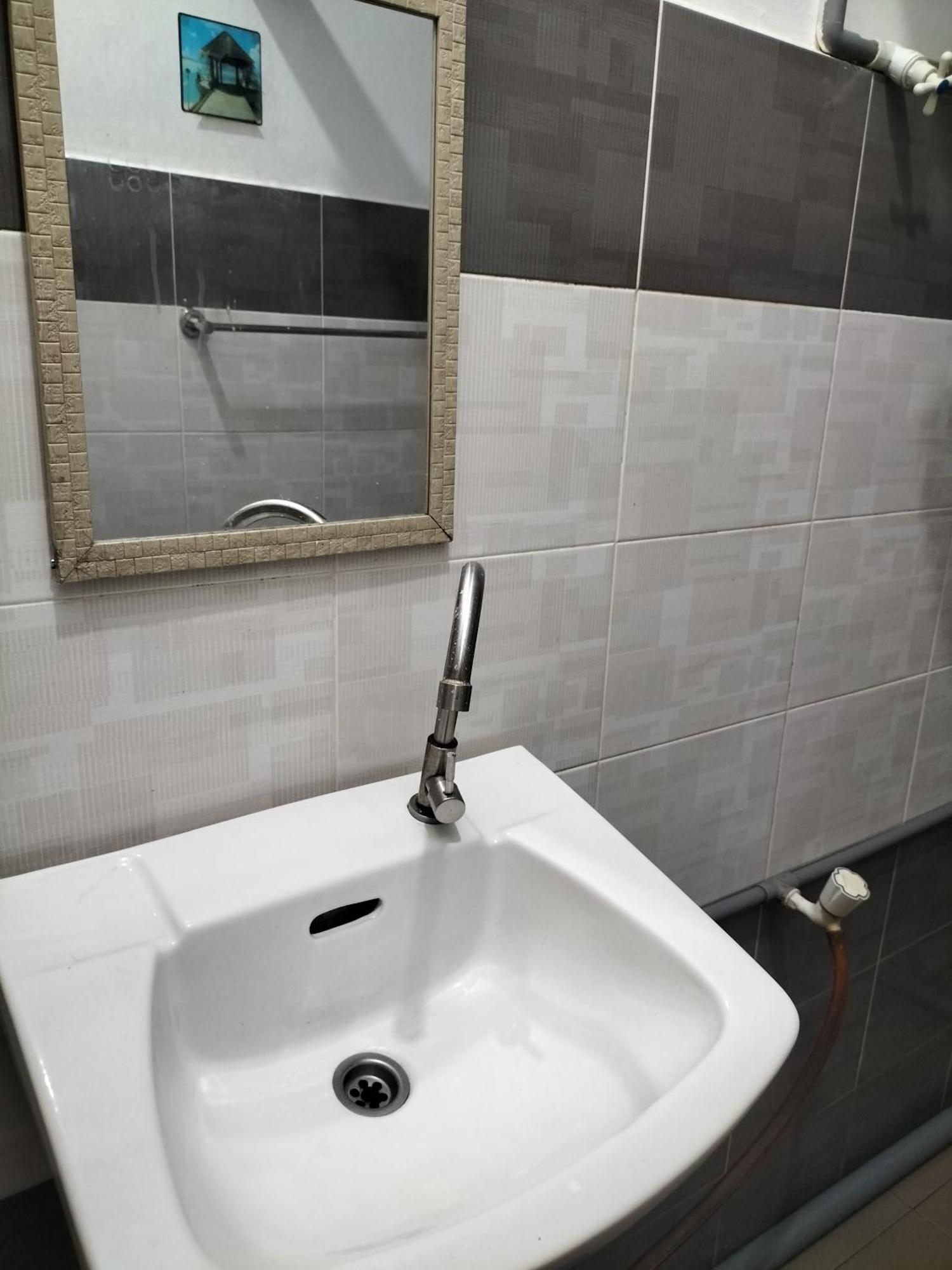 Ulfah Hotel Мерсинг Екстериор снимка